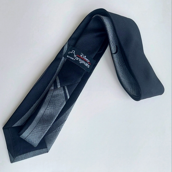 A Sharp Looking Disney Tie Size (OS) - Picture 3 of 5
